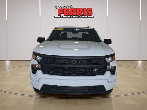 Used 2023 Chevrolet Silverado 1500 Custom image 2