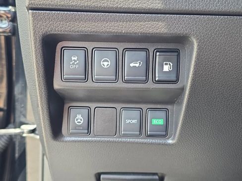 Used 2019 Nissan Rogue SV w/ Premium Package image 21