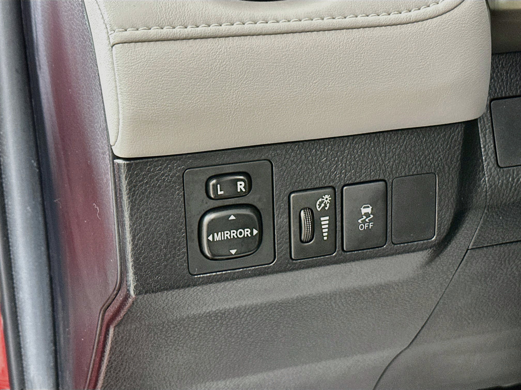 Used 2015 Toyota RAV4 XLE FWD image 10