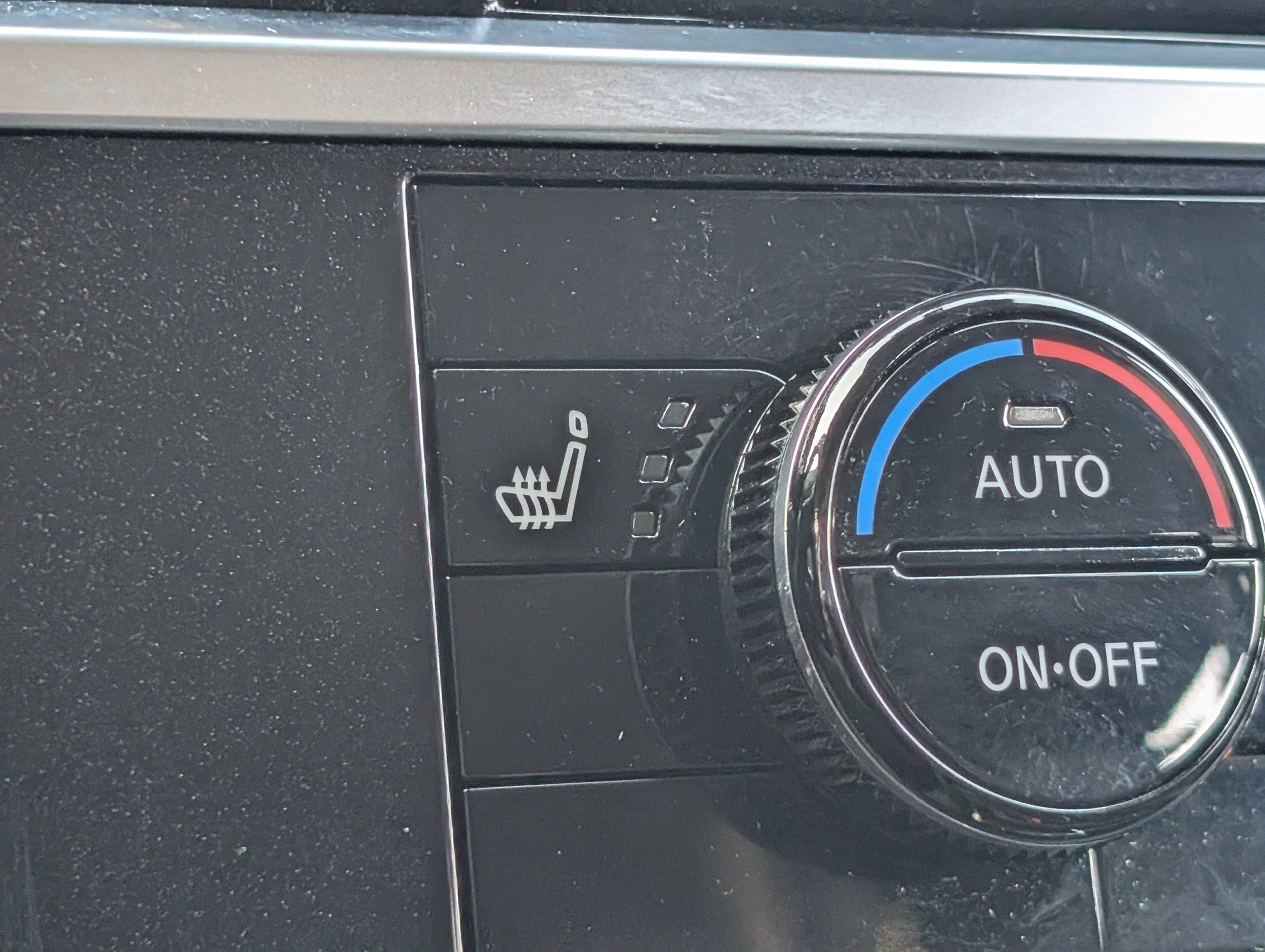 Used 2025 Nissan Pathfinder SV FWD image 35