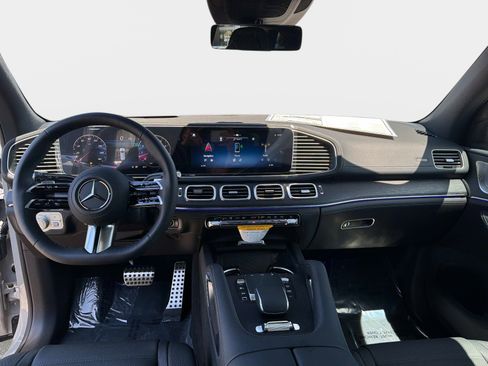 New 2026 Mercedes-Benz GLS 580 4MATIC image 17