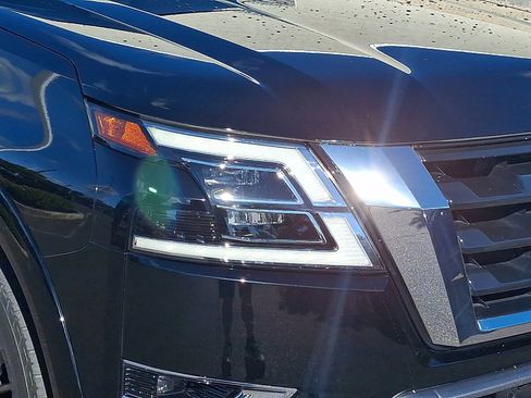 Used 2022 Nissan Armada SL AWD/4WD image 9