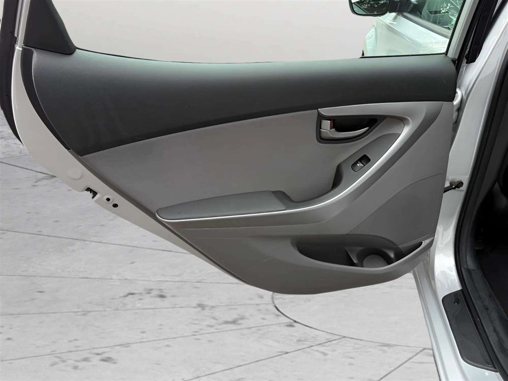 Used 2016 Hyundai Elantra SE w/ Option Group 02 FWD image 17