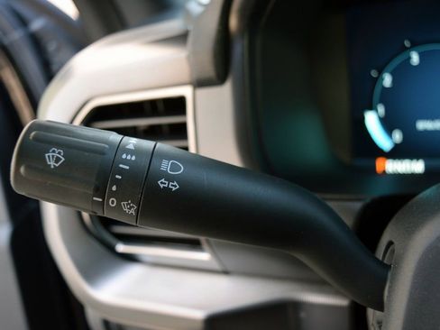 Used 2024 Ford F150 Platinum image 18