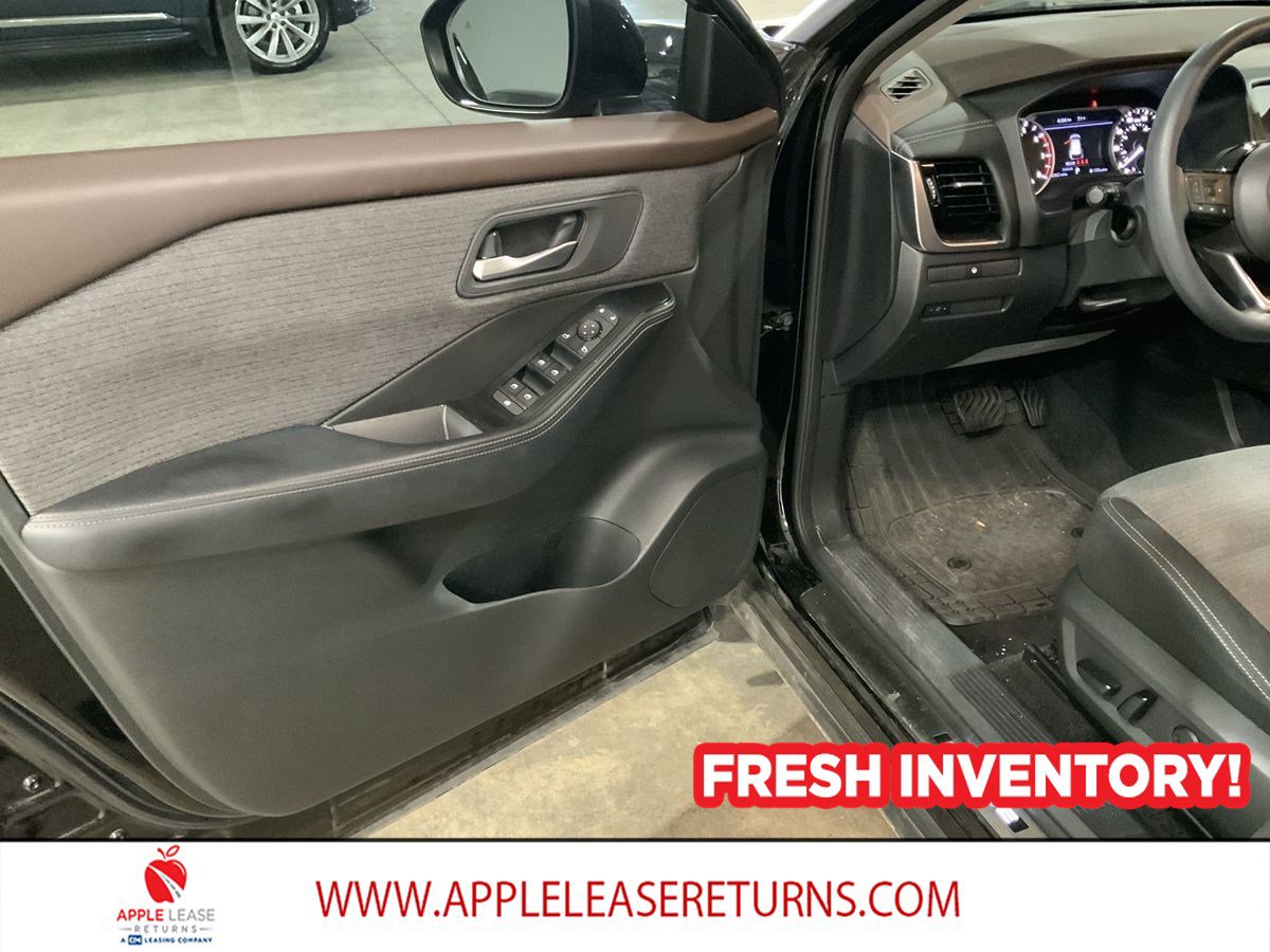 Used 2022 Nissan Rogue SV FWD image 7