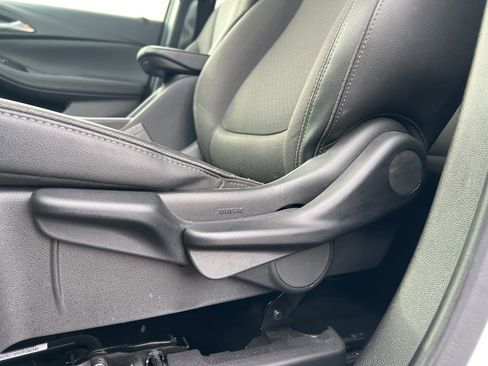 Used 2025 Buick Encore GX Preferred image 9