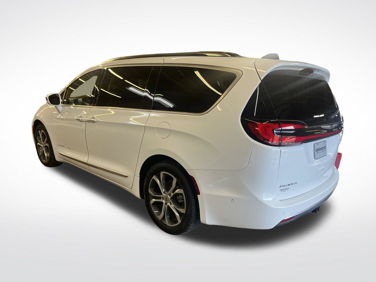 Used 2024 Chrysler Pacifica Pinnacle w/ Trailer Tow Group FWD image 4