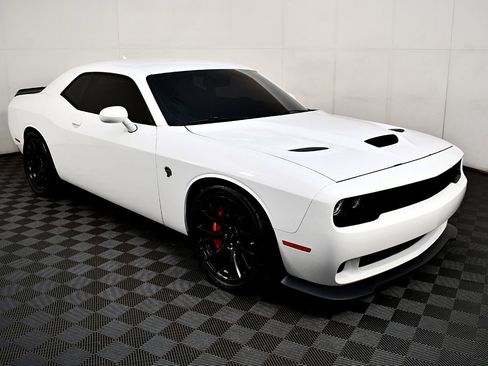 Used 2015 Dodge Challenger SRT Hellcat image 5