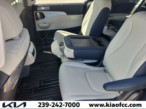 New 2026 Kia Carnival EX FWD image 11