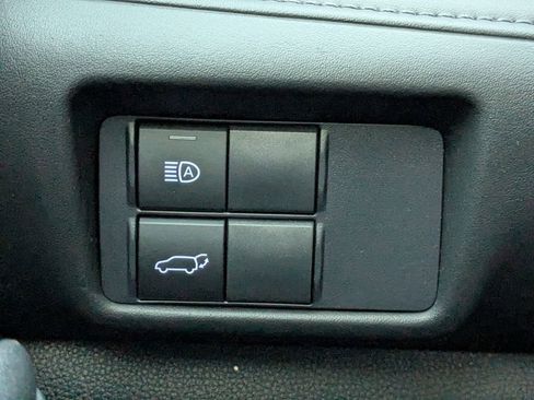 Used 2020 Toyota Highlander XLE image 38