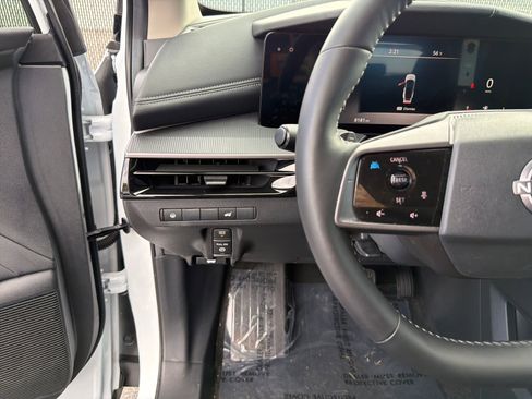 Certified 2025 Nissan Murano SV image 13