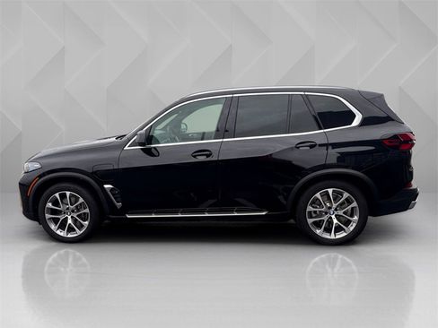 Used 2024 BMW X5 xDrive50e image 7