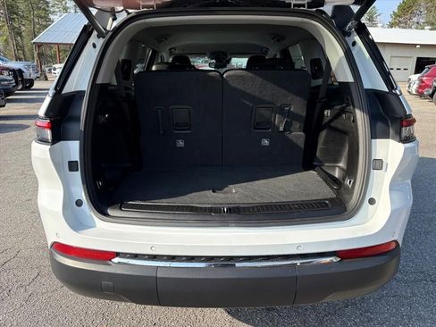 Used 2023 Jeep Grand Cherokee L Limited image 23