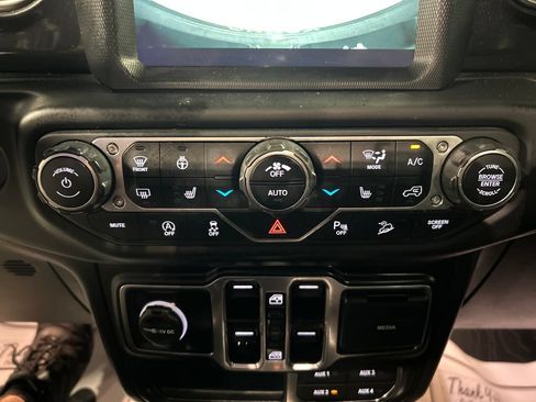 Used 2021 Jeep Wrangler Unlimited Sahara AWD/4WD image 19