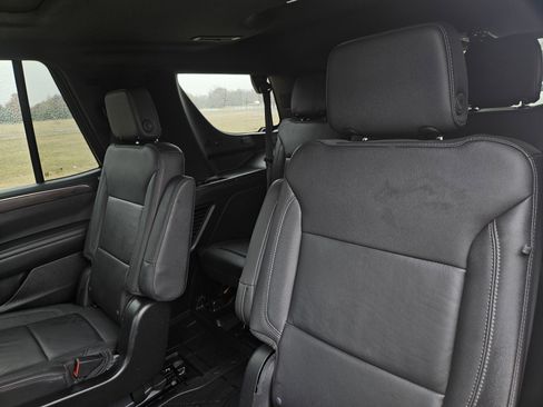 Used 2022 Chevrolet Tahoe Z71 w/ Luxury Package AWD/4WD image 28