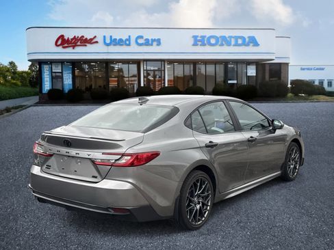 Used 2025 Toyota Camry SE AWD/4WD image 5