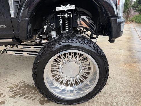 Used 2024 Ford F450 Platinum w/ FX4 Off-Road Package image 9