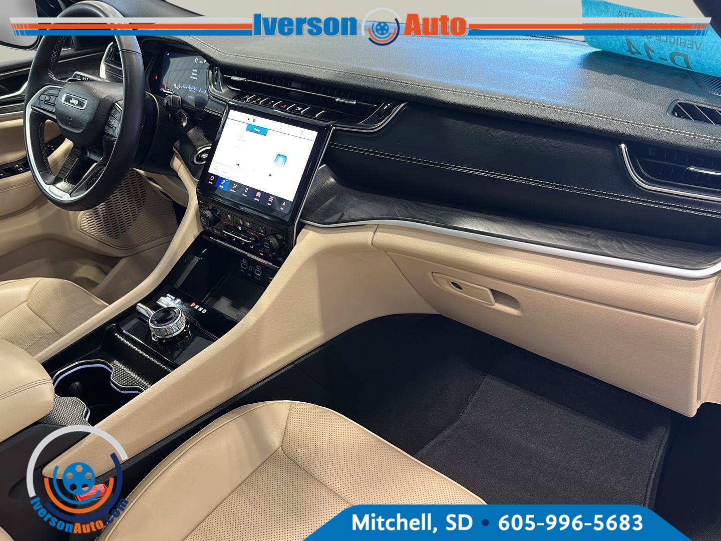 Used 2025 Jeep Grand Cherokee Limited w/ Luxury Tech Group II AWD/4WD image 32