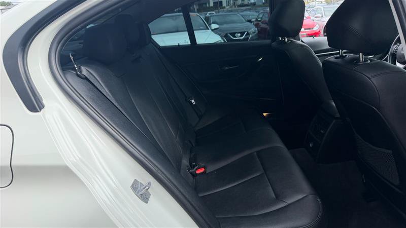 Used 2014 BMW 335i xDrive Sedan AWD/4WD image 9