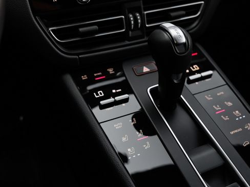 Certified 2026 Porsche Macan AWD/4WD image 22