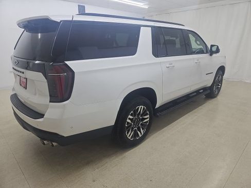 Used 2025 Chevrolet Suburban Z71 AWD/4WD image 17