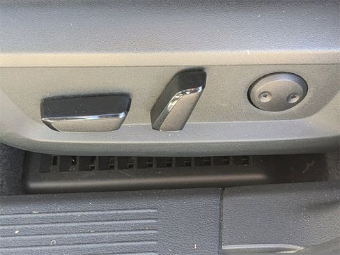 Used 2022 Nissan Rogue SV w/ SV Premium Package image 21