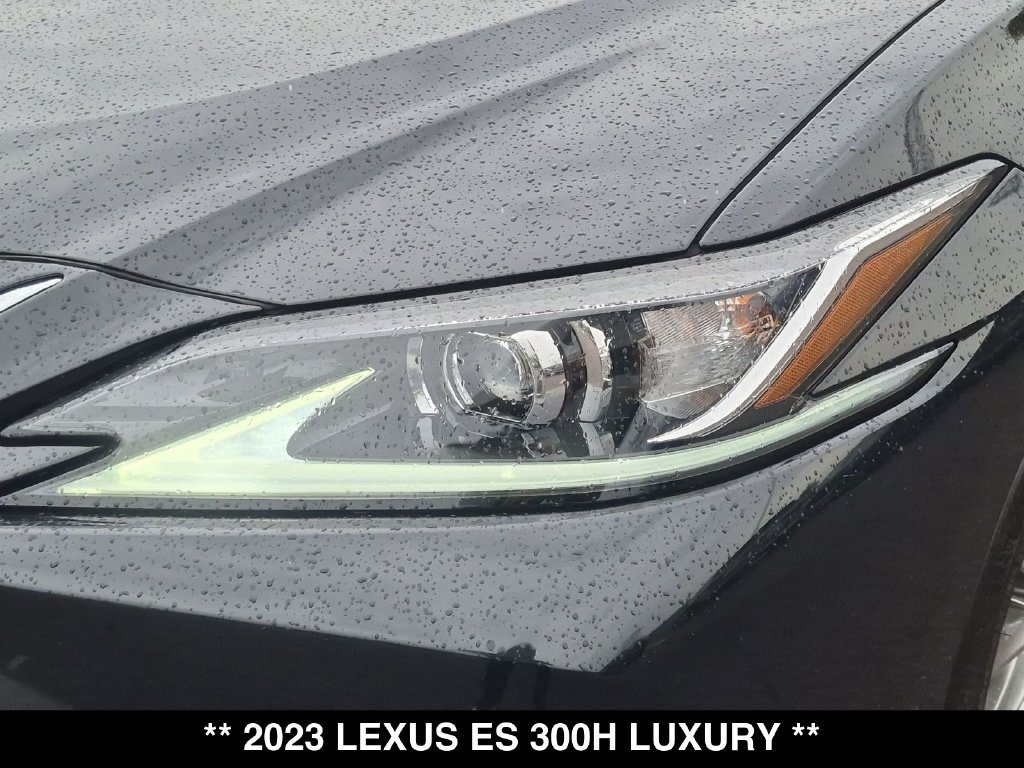 Used 2023 Lexus ES 300h w/ Accessory Package (Z2) FWD image 16