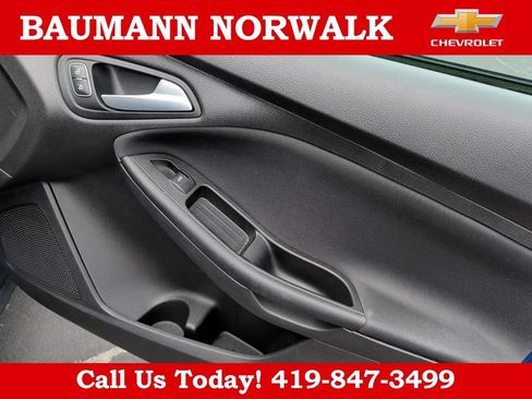 Used 2018 Ford Focus SE FWD image 30