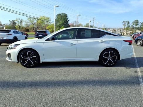 Used 2023 Nissan Altima 2.5 SR w/ SR Premium Package image 13