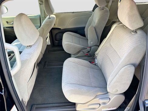 Used 2020 Toyota Sienna LE FWD image 23