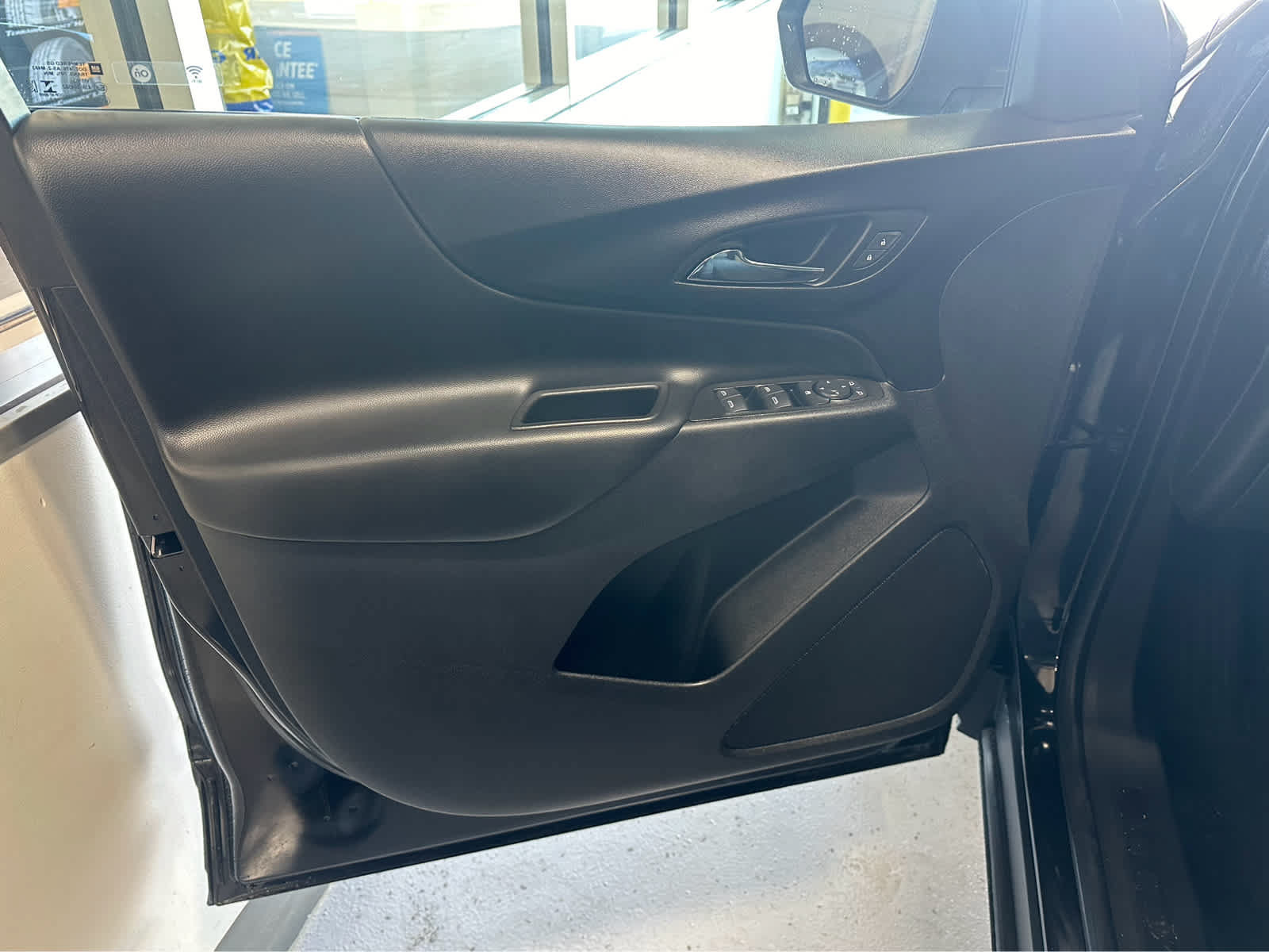 Used 2022 Chevrolet Equinox LT AWD/4WD image 23