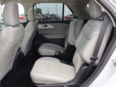Used 2026 Ford Explorer Active w/ Active Comfort Package AWD/4WD image 10
