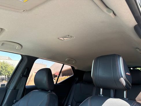Used 2019 Nissan Kicks SR w/ SR Premium Package FWD image 10