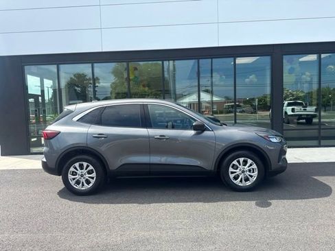 Used 2024 Ford Escape Active AWD/4WD image 2