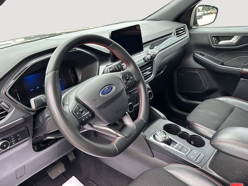 Used 2025 Ford Escape ST-Line Select AWD/4WD image 2