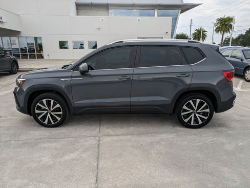 Certified 2024 Volkswagen Taos SE FWD image 7