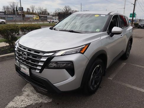 Certified 2025 Nissan Rogue SV image 9