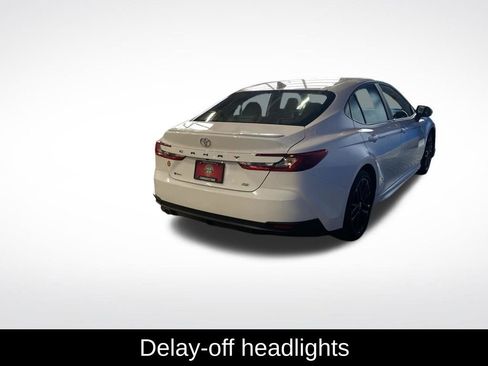 Used 2025 Toyota Camry SE image 17