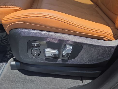 Used 2024 BMW X7 xDrive40i AWD/4WD image 10