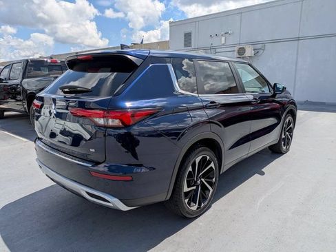 Used 2024 Mitsubishi Outlander SE Black Edition AWD/4WD image 3