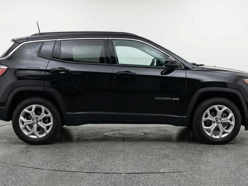 Used 2025 Jeep Compass Latitude AWD/4WD image 11