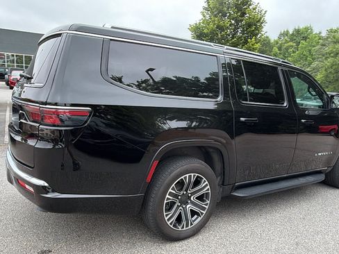 Used 2024 Jeep Wagoneer L 2WD w/ Premium Group I image 8