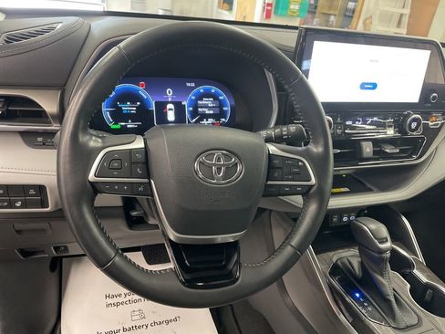 Used 2023 Toyota Highlander Limited AWD/4WD image 13