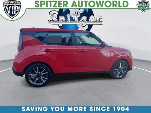 Used 2024 Kia Soul EX w/ Option Group 015 FWD image 2