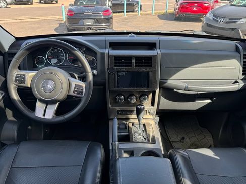 Used 2012 Jeep Liberty Limited Jet w/ Comfort/Convenience Group AWD/4WD image 14