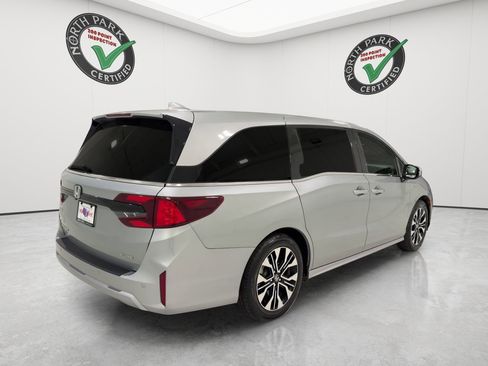 Used 2025 Honda Odyssey Elite image 5