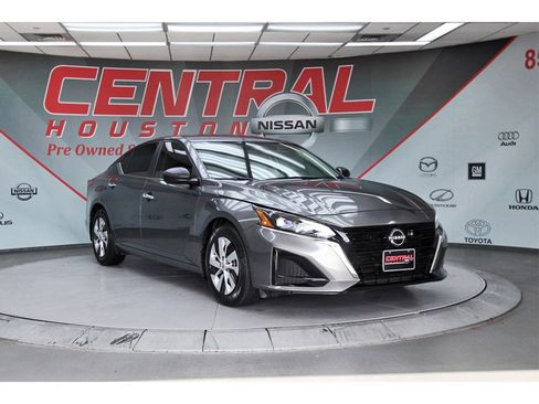 Used 2024 Nissan Altima 2.5 S image 1