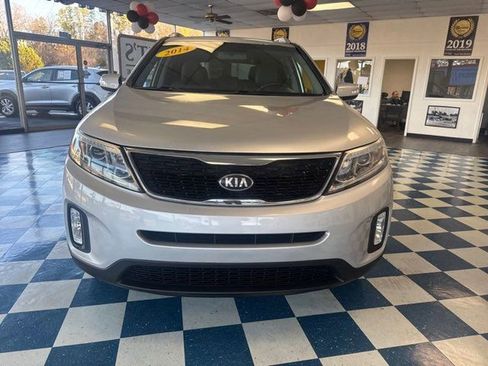 Used 2014 Kia Sorento EX image 2