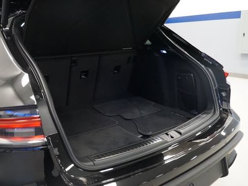 Certified 2026 Porsche Macan AWD/4WD image 9
