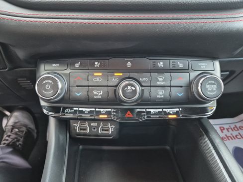 Used 2024 Dodge Durango GT image 35